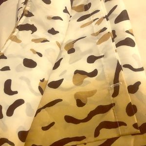 Shower curtain cheetah leopard beige